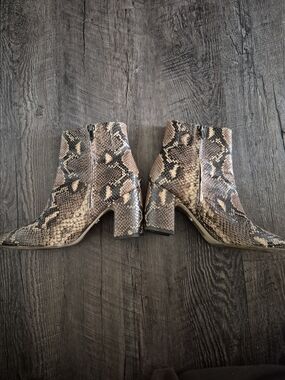 💕Sam Edelman Snake-Print Ankle Boots Sz. 8💕
